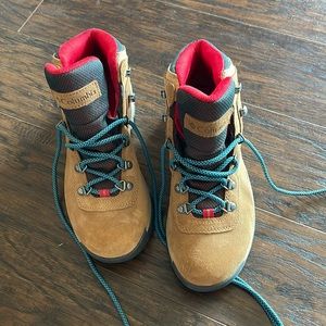 Brand New Women’s Columbia Hiking Boots Size 7.5